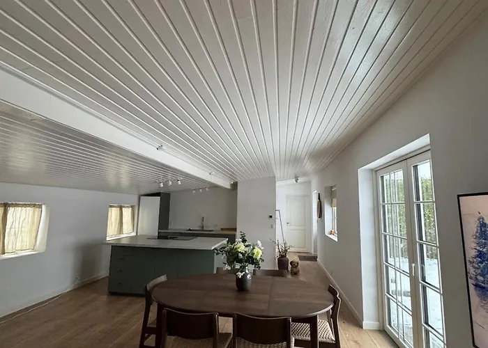Newly Built With Large Garden, As Well As Views 빌라 프레덴스보르